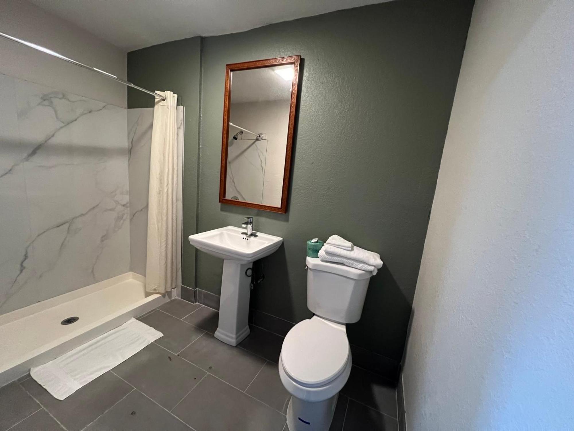 Comfort Stay Inn كوينسي المظهر الخارجي الصورة